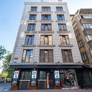  Otel Lavin &